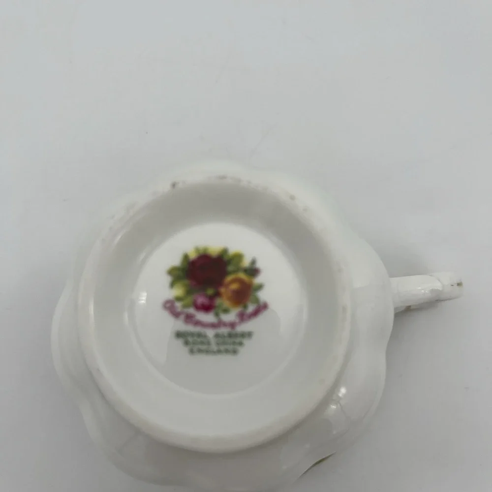 Vintage Royal Albert Old Country Roses Teacup &‎ Saucer Set - Bone China